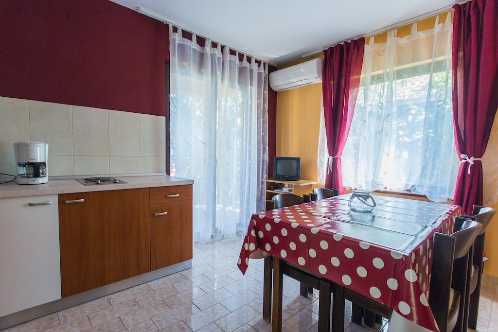 Apartments Bilaja Marina Szoba fotó