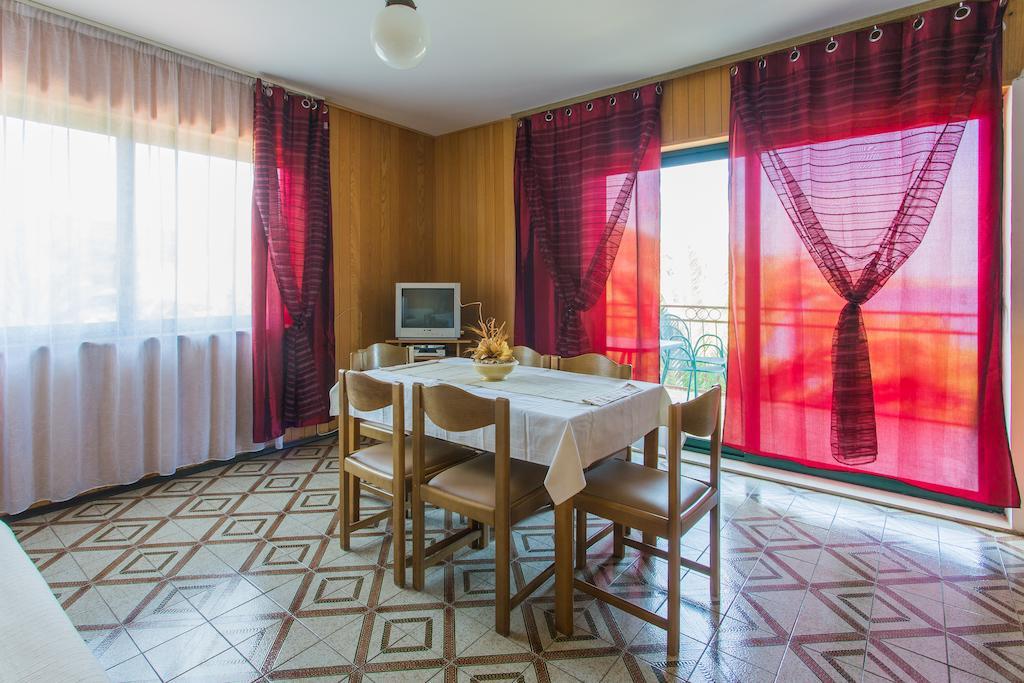 Apartments Bilaja Marina Szoba fotó